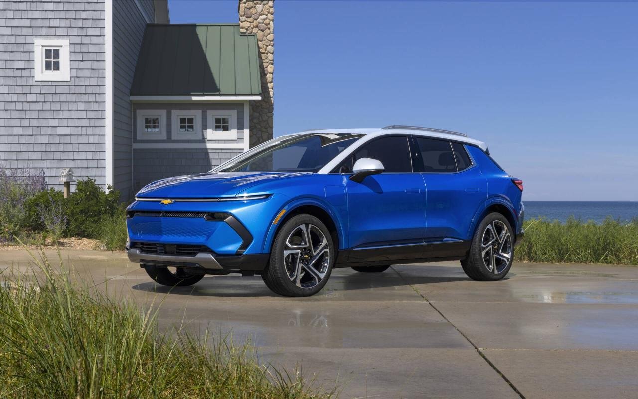 2024 Chevrolet Equinox EV Brings Style to Affordable EV Segment - 1/8 2024 Chevrolet Equinox EV Brings Style to Affordable EV Segment - 1/8